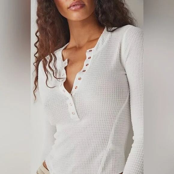 Free People One Of The Girls Long Sleeve Waffle Henley Top White Large - Picture 1 of 6